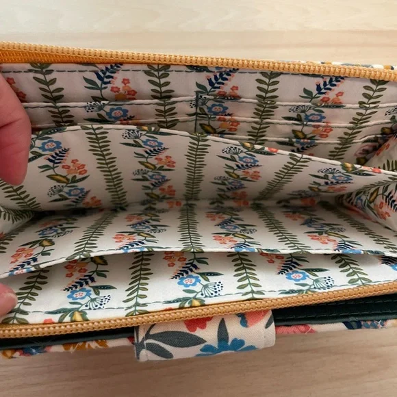 EUC - Vera Bradley Turnlock Wallet in Enchanted Mandala - Picture 7 of 12